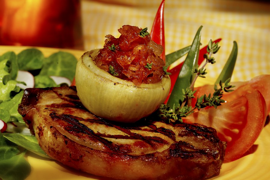 Pork Chops with Onions Caramelized in Maple Syrup Pork Chops with Onions Caramelized in Maple Syrup